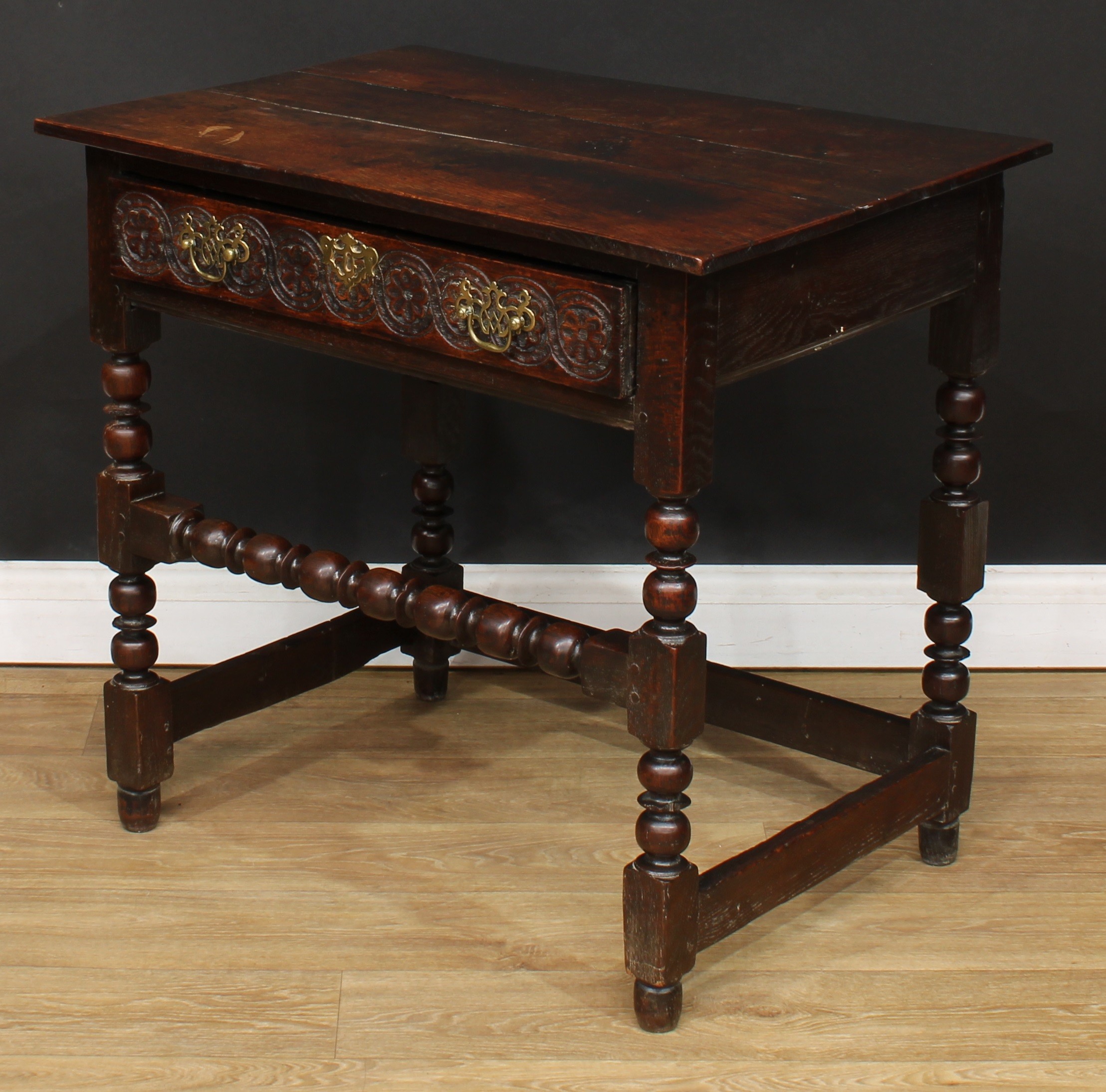 An 18th century oak side table, planked rectangular top above a long frieze drawer, the front - Bild 5 aus 6