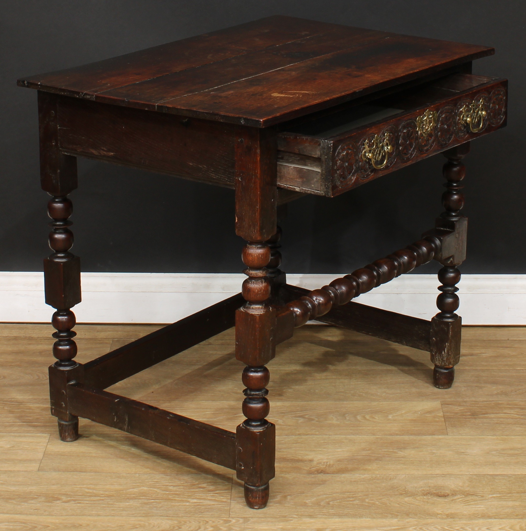 An 18th century oak side table, planked rectangular top above a long frieze drawer, the front - Bild 4 aus 6