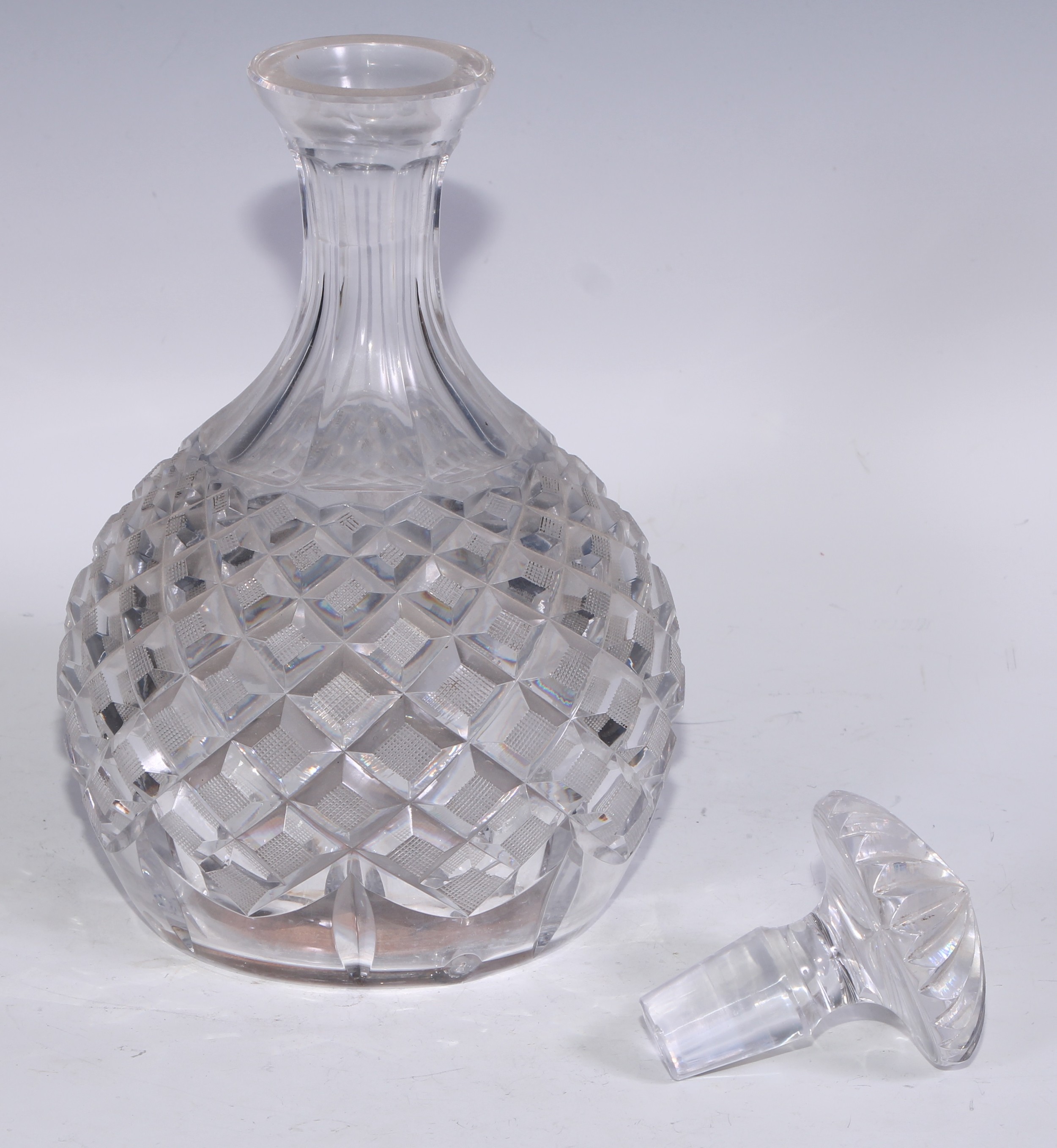 A silver mounted cut glass square decanter, mushroom stopper, star-cut base, 29.5cm high, Birmingham - Bild 9 aus 9