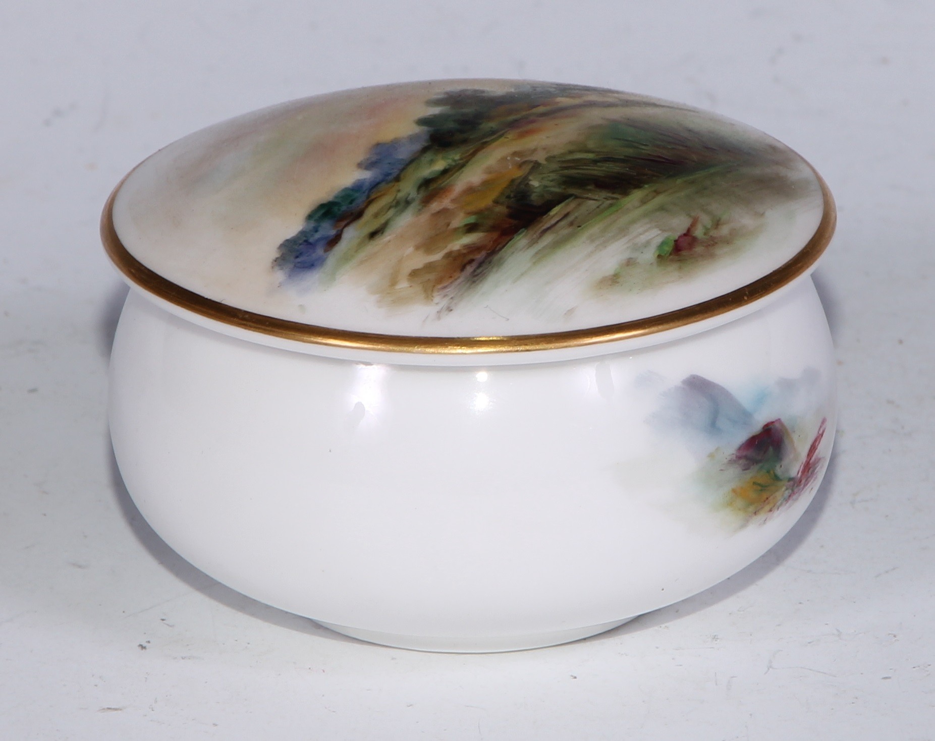 A Royal Worcester topographical trinket box and cover, painted with a coastal landscape, apple green - Bild 17 aus 22