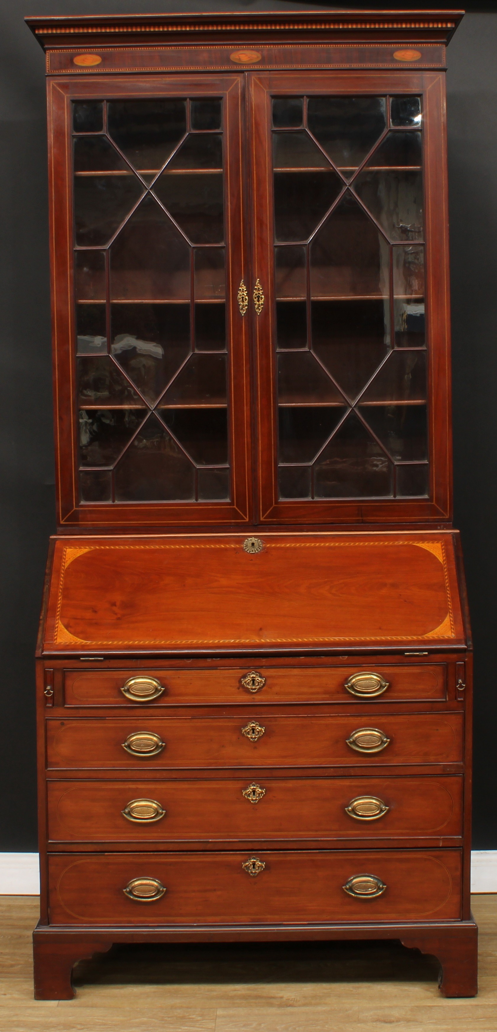 A Sheraton Revival mahogany and marquetry bureau bookcase, the associated top with moulded cornice - Bild 2 aus 3