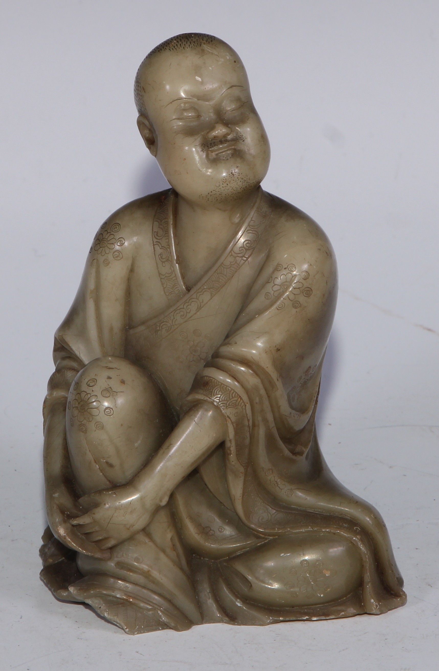 A Chinese soapstone figure, of a monk, seated, parting his robe, Buddha displayed on his chest, 12. - Bild 7 aus 11