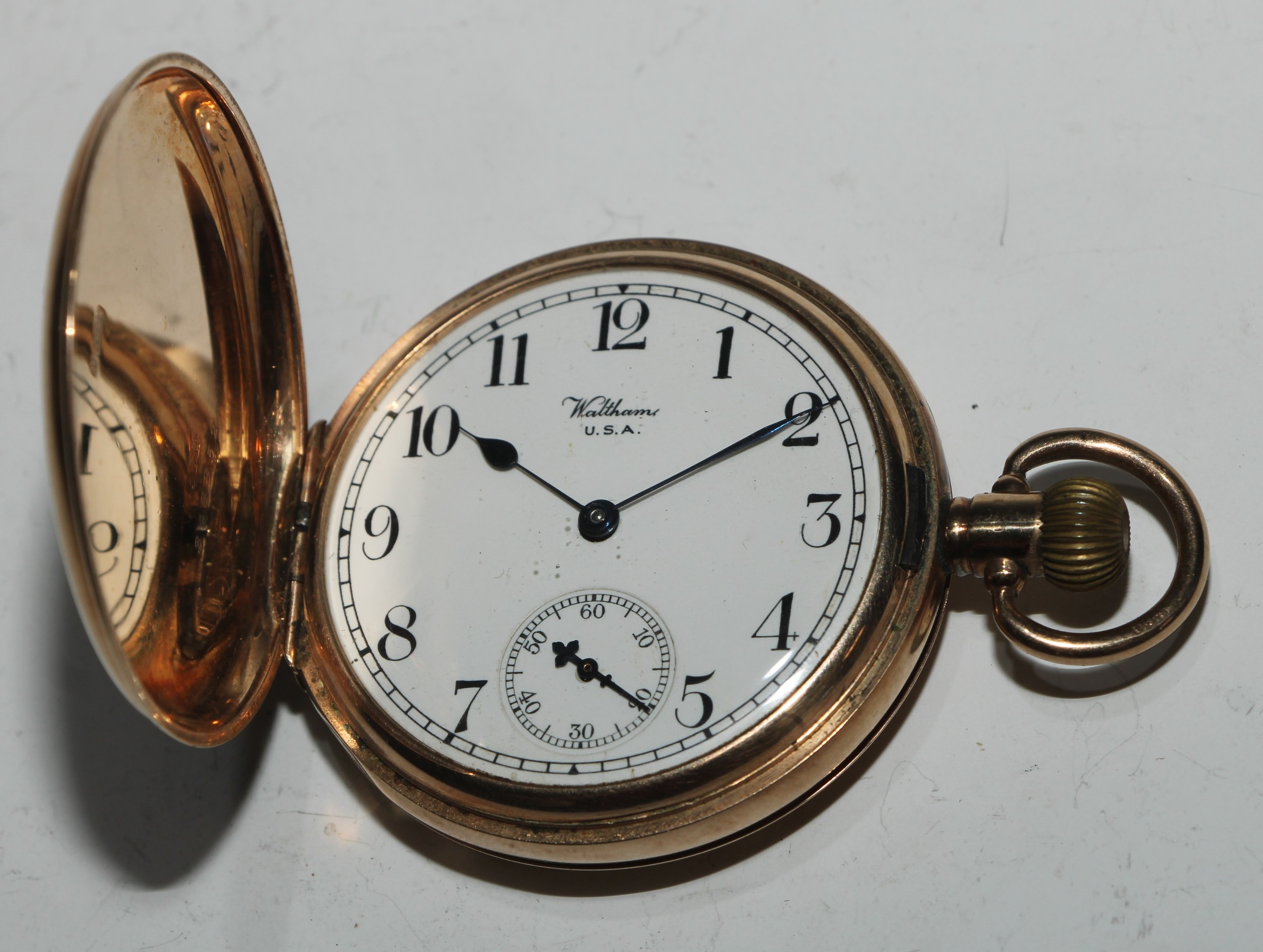 A George V 9ct gold hunter pocket watch, 4.5cm enamel dial inscribed Waltham USA, Arabic numerals, - Image 2 of 6