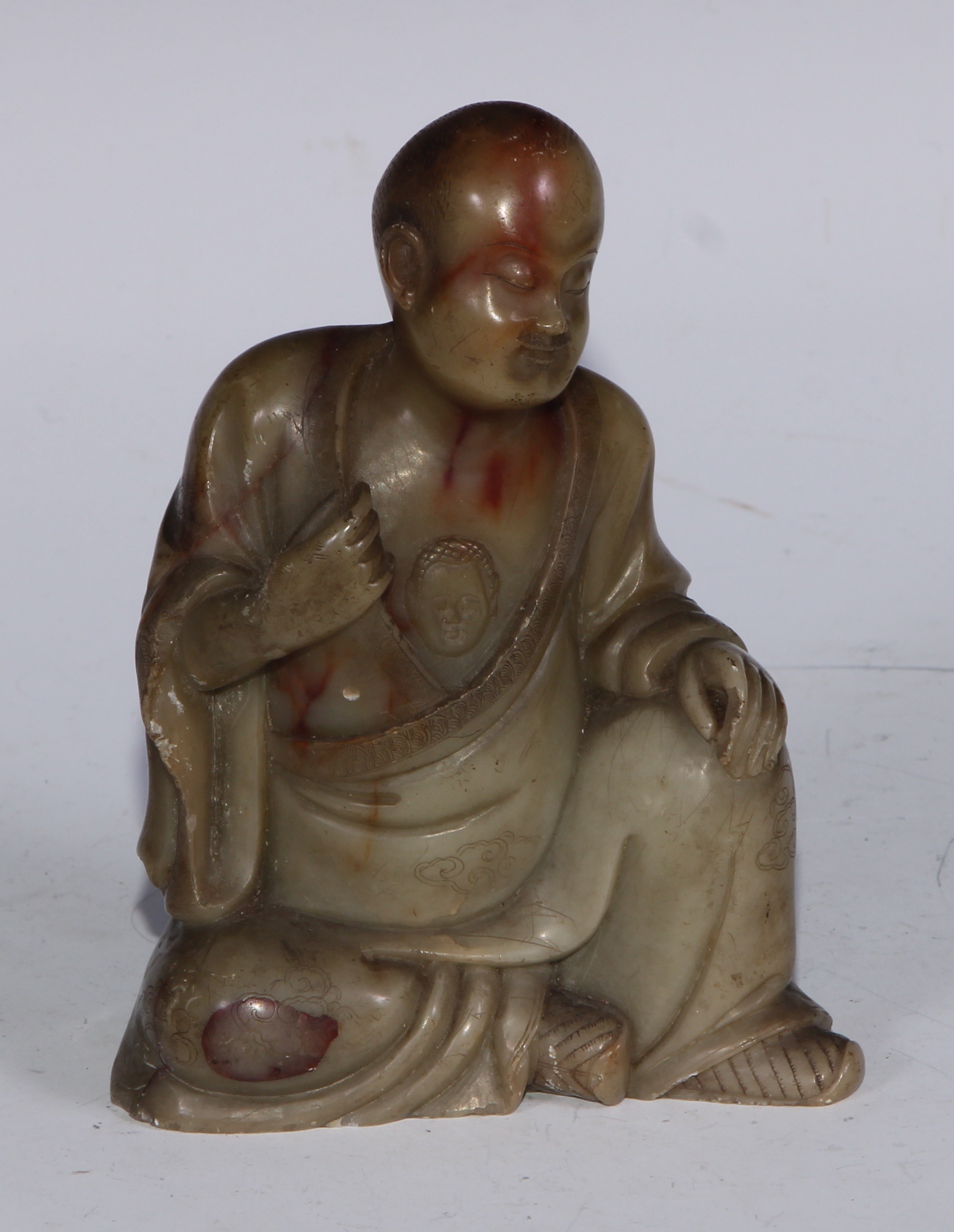 A Chinese soapstone figure, of a monk, seated, parting his robe, Buddha displayed on his chest, 12. - Bild 2 aus 11