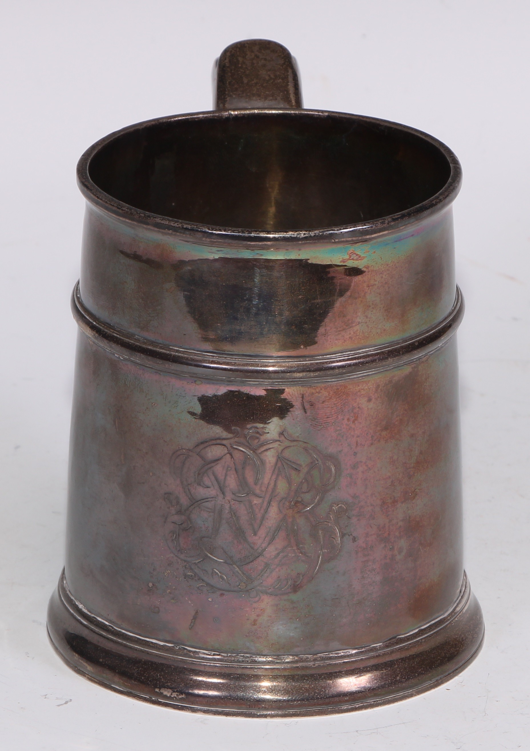 A Queen Anne Britannia silver mug, quarter girdle, S-scroll handle, skirted base, 12cm high, Anthony - Bild 3 aus 4