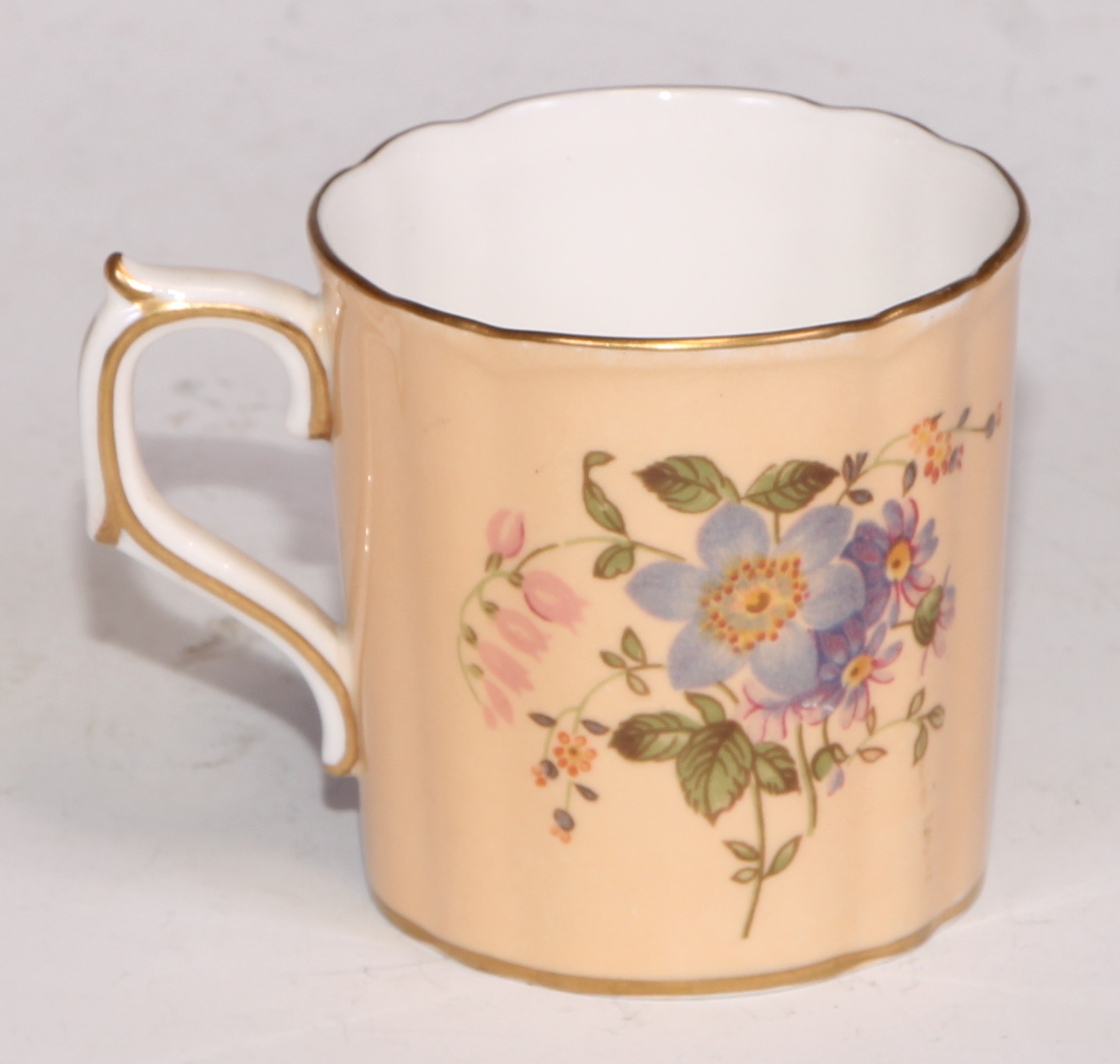 A Royal Crown Derby commemorative mug, HM King George VI Coronation 1937; four Royal Crown Derby - Bild 34 aus 54