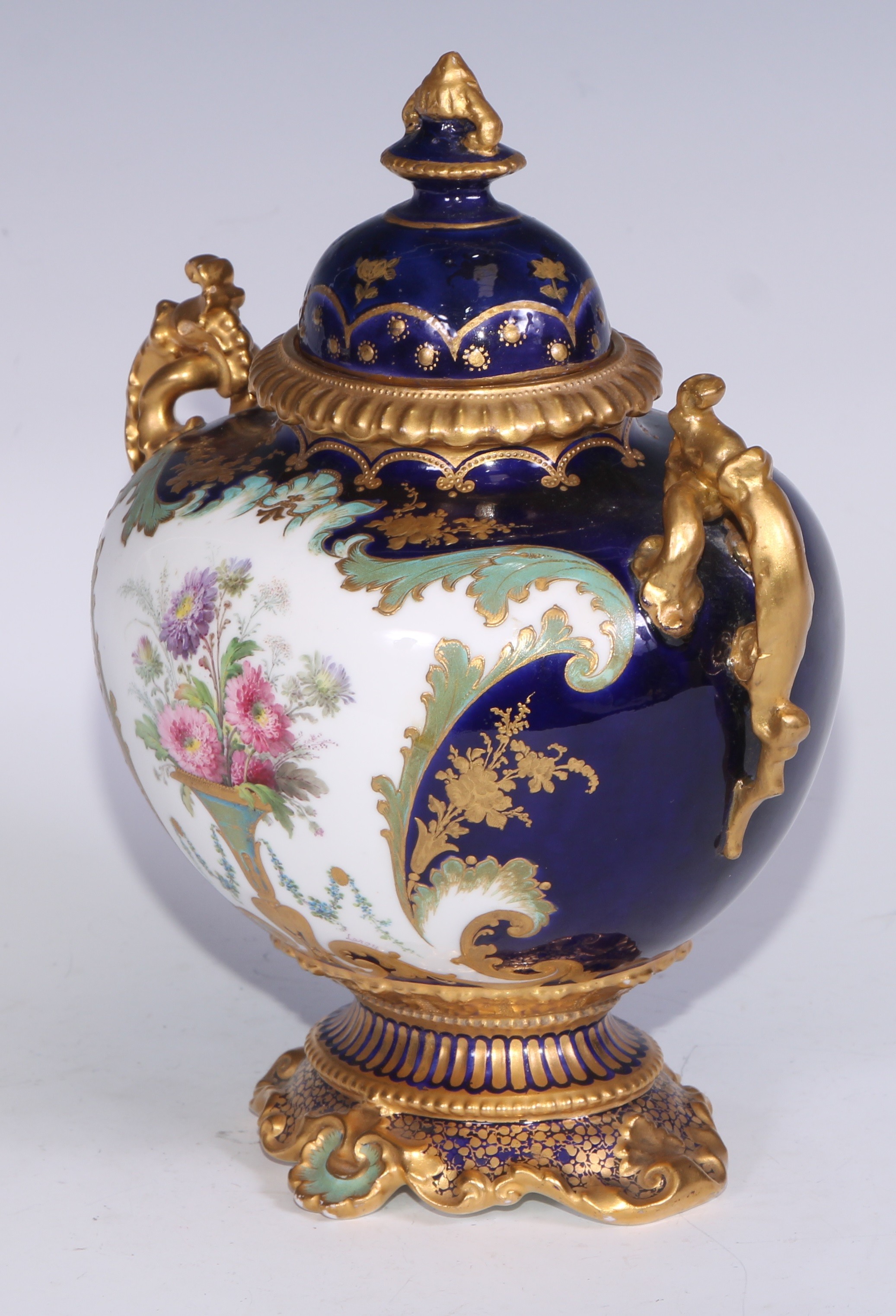 ***LOT WITHDRAWN***A Royal Crown Derby two handled pedestal ovoid vase and cover, well painted - Bild 6 aus 9