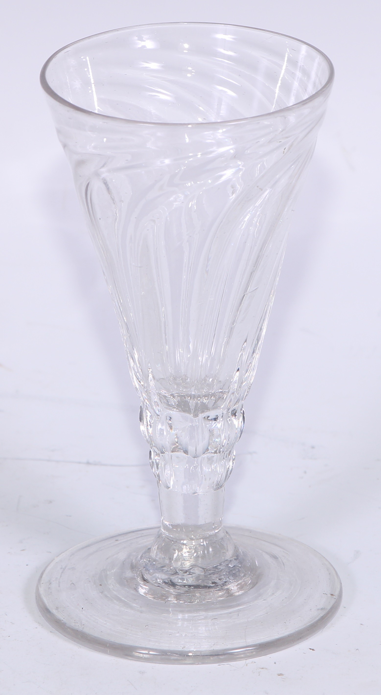 A 19th century etched glass campana vase, 24cm high, c.1880; George III ale glasses; a pair of - Bild 7 aus 12