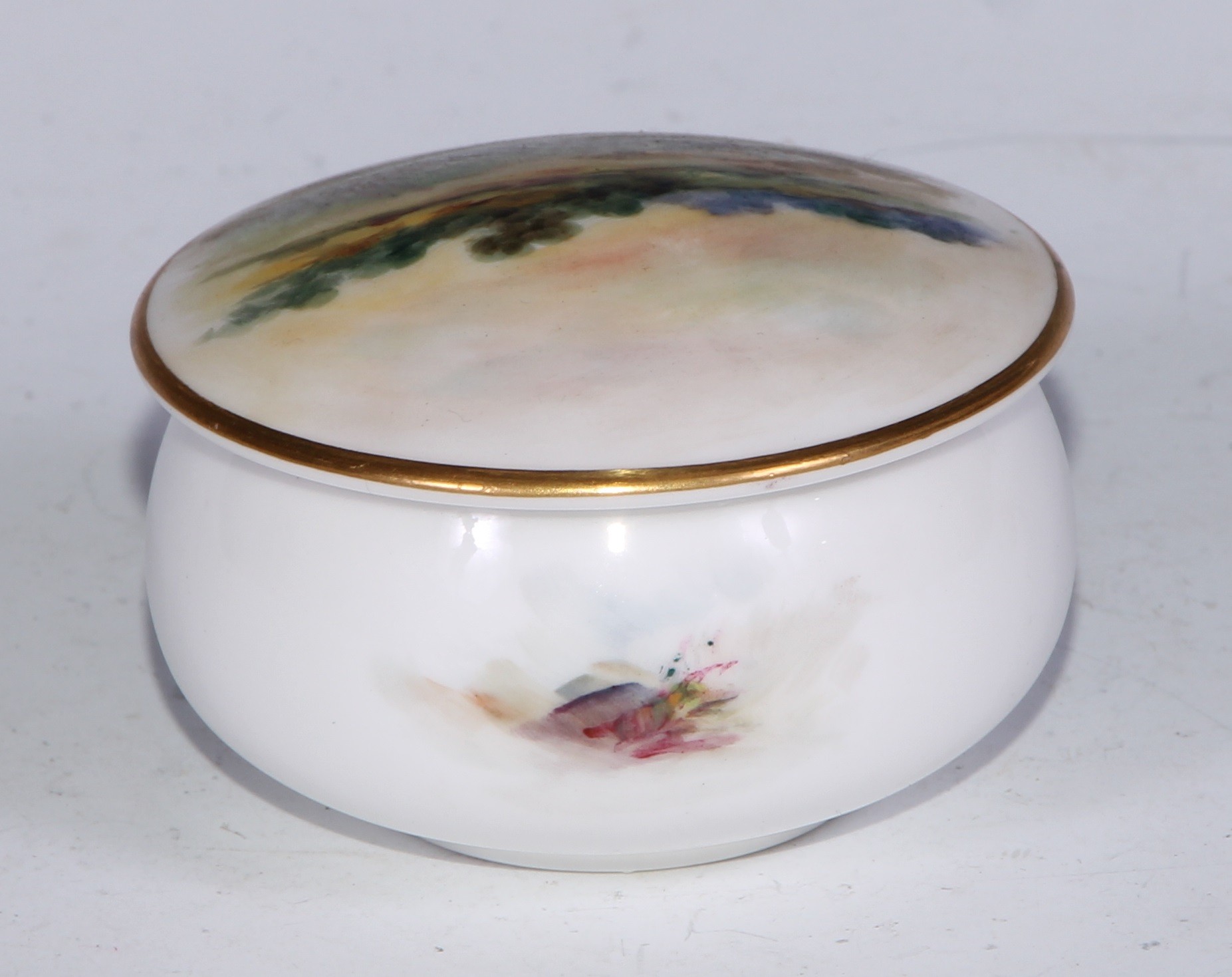 A Royal Worcester topographical trinket box and cover, painted with a coastal landscape, apple green - Bild 20 aus 22