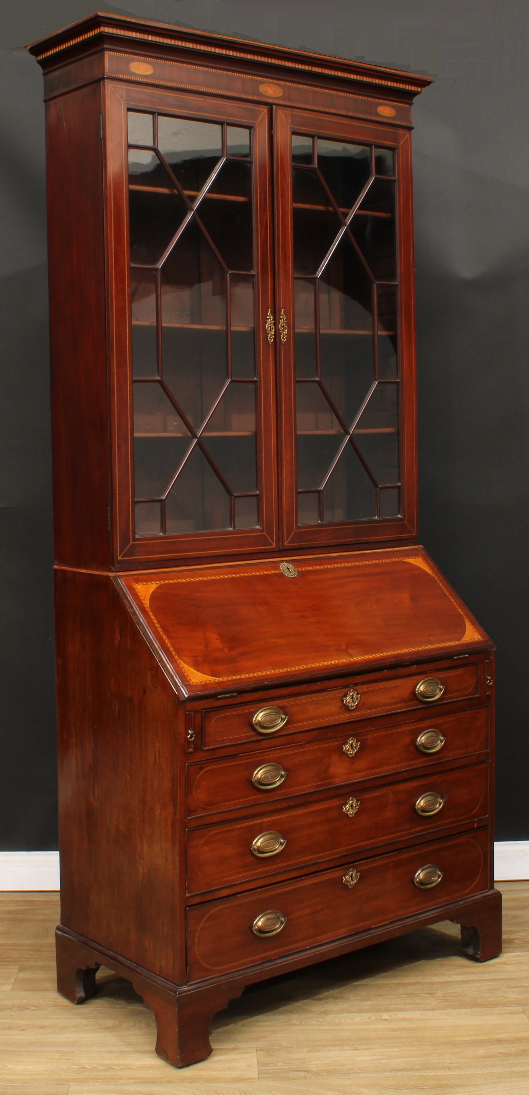 A Sheraton Revival mahogany and marquetry bureau bookcase, the associated top with moulded cornice - Bild 3 aus 3