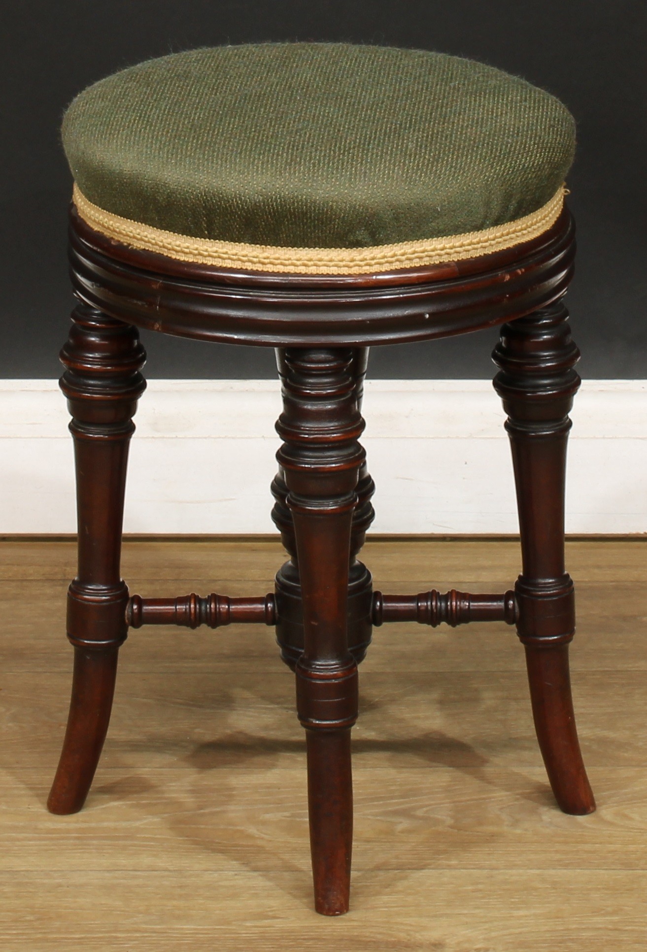 A Victorian mahogany circular stool, 38cm high, 37cm diameter; another, 48cm high, 32.5cm - Bild 5 aus 7