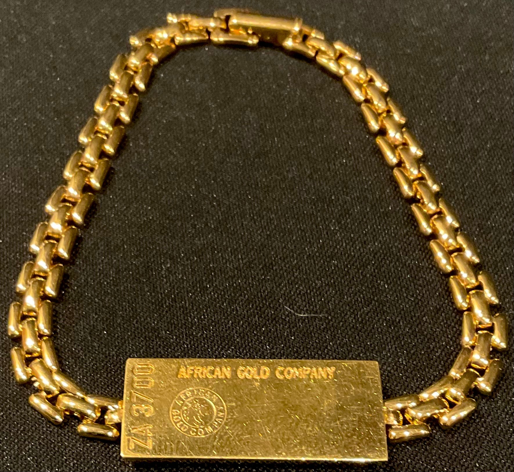 An African Gold Company ingot bracelet marked ZA 3700, 17.6g