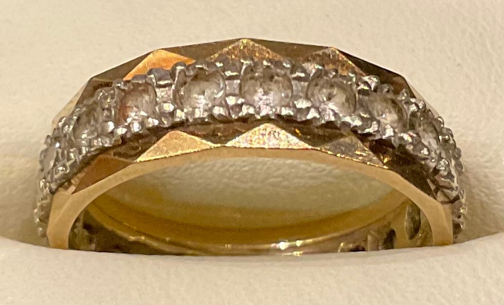 An 18ct gold five stone graduated diamond ring, size L, 3.2g; a 9ct gold eternity ring, unmarked, - Bild 3 aus 3