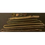 A 9ct gold fancy link necklace, 42cm long, 5.2g; a 9ct gold wedding band, plain, 2.6g; a 15ct gold
