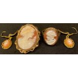 A 9ct gold mounted shell cameo suite, comprising oval pendant/brooch, 7.7g gross and a ring, size P,