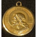 An Italian 18ct gold pendant, Di Te Protegga, 2.9g, marked 750