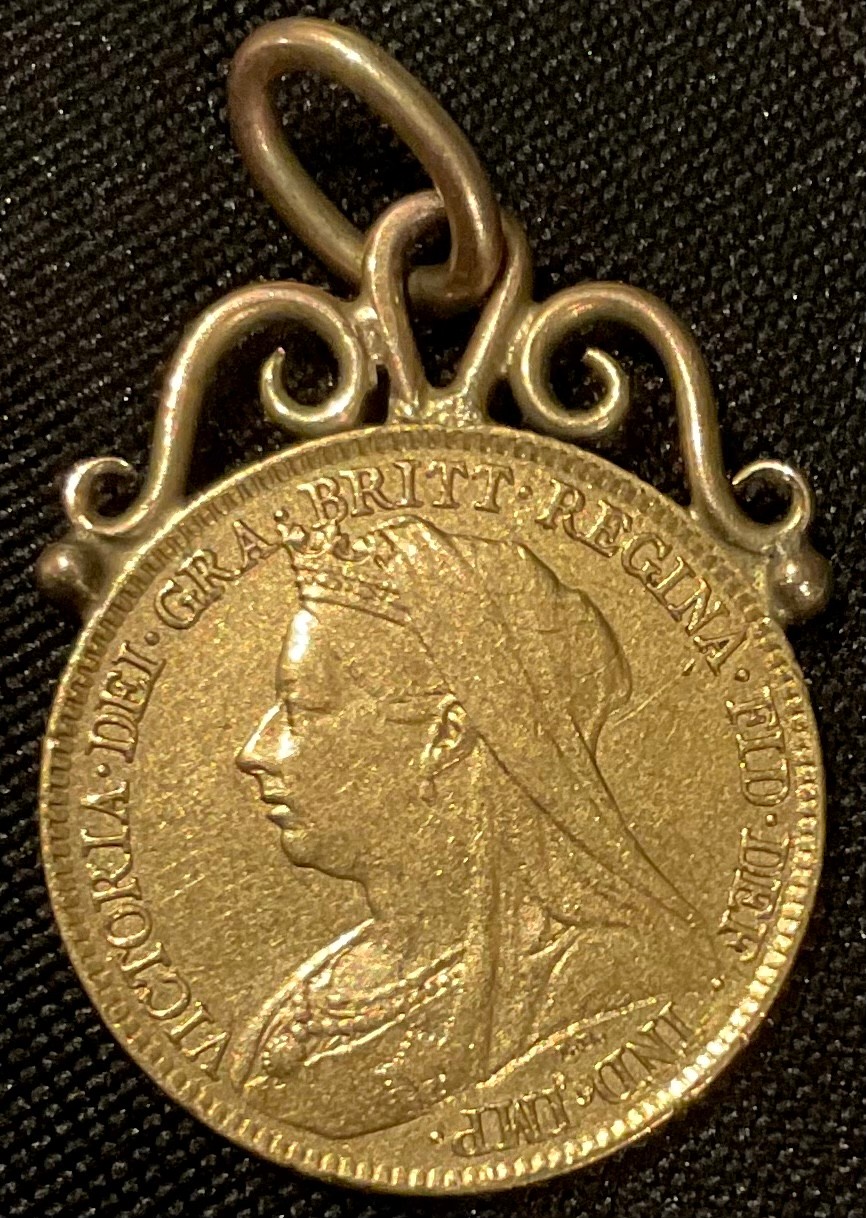 A Victorian gold half sovereign, mounted as a pendant, 1895, 4.73g.