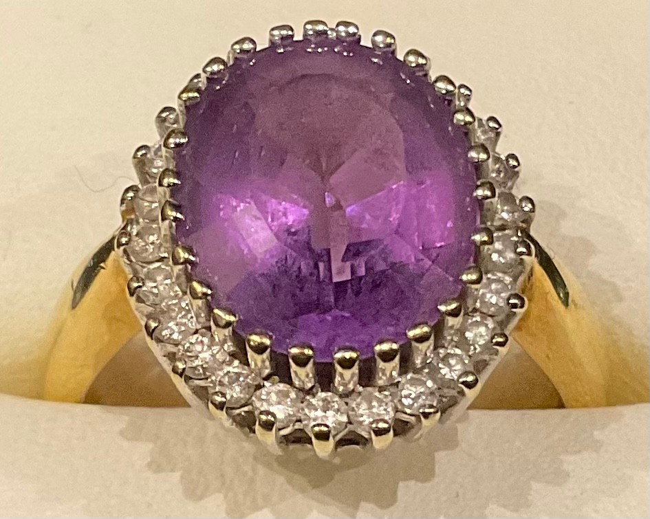 An 18ct gold amethyst and diamond ring, size P/Q, 6.5g - Bild 2 aus 2