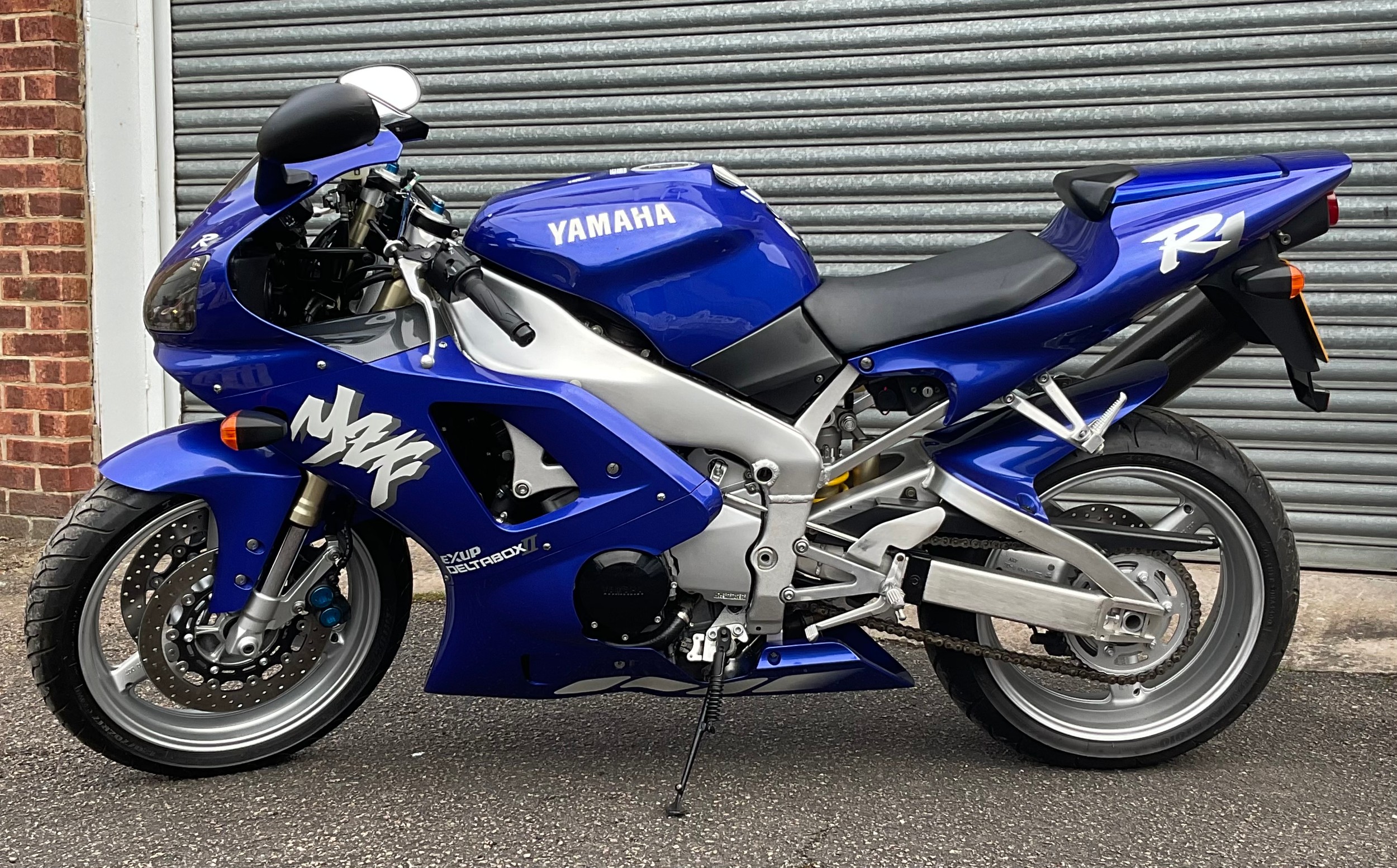 A 1998 Yamaha YZF-R1 998CC motorcycle, in blue, registration S811LMO (private registration