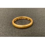 An 22ct gold wedding band, 5.8g