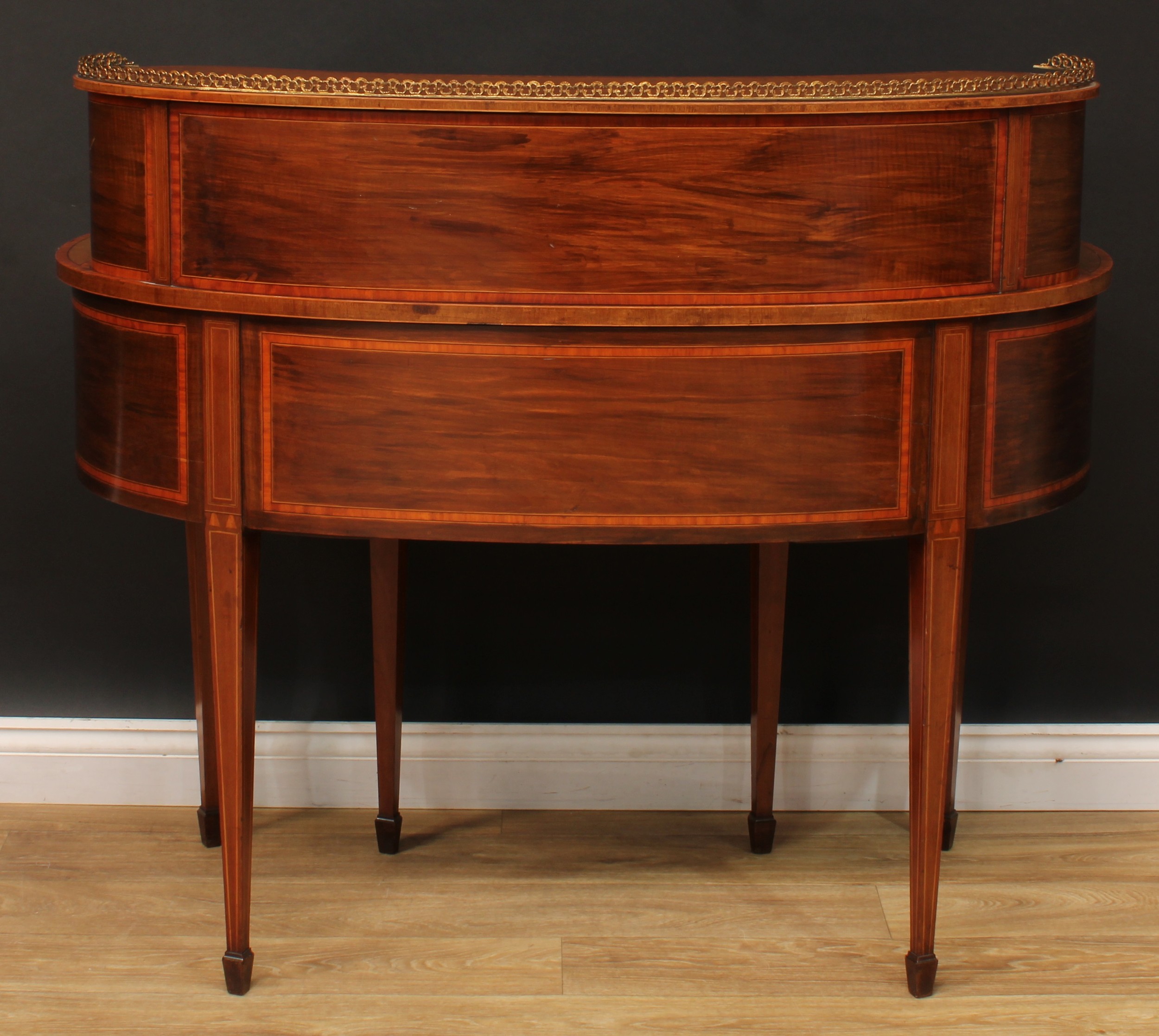 An Edwardian satinwood crossbanded kidney-shaped Carlton House type desk, shaped superstructure with - Image 6 of 6