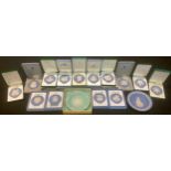 A set of fifteen Wedgwood Jasperware Christmas tree decorations, fourteen boxed; two other