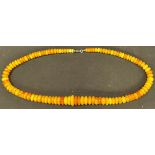 An amber disc necklace, 60cm long, 38g