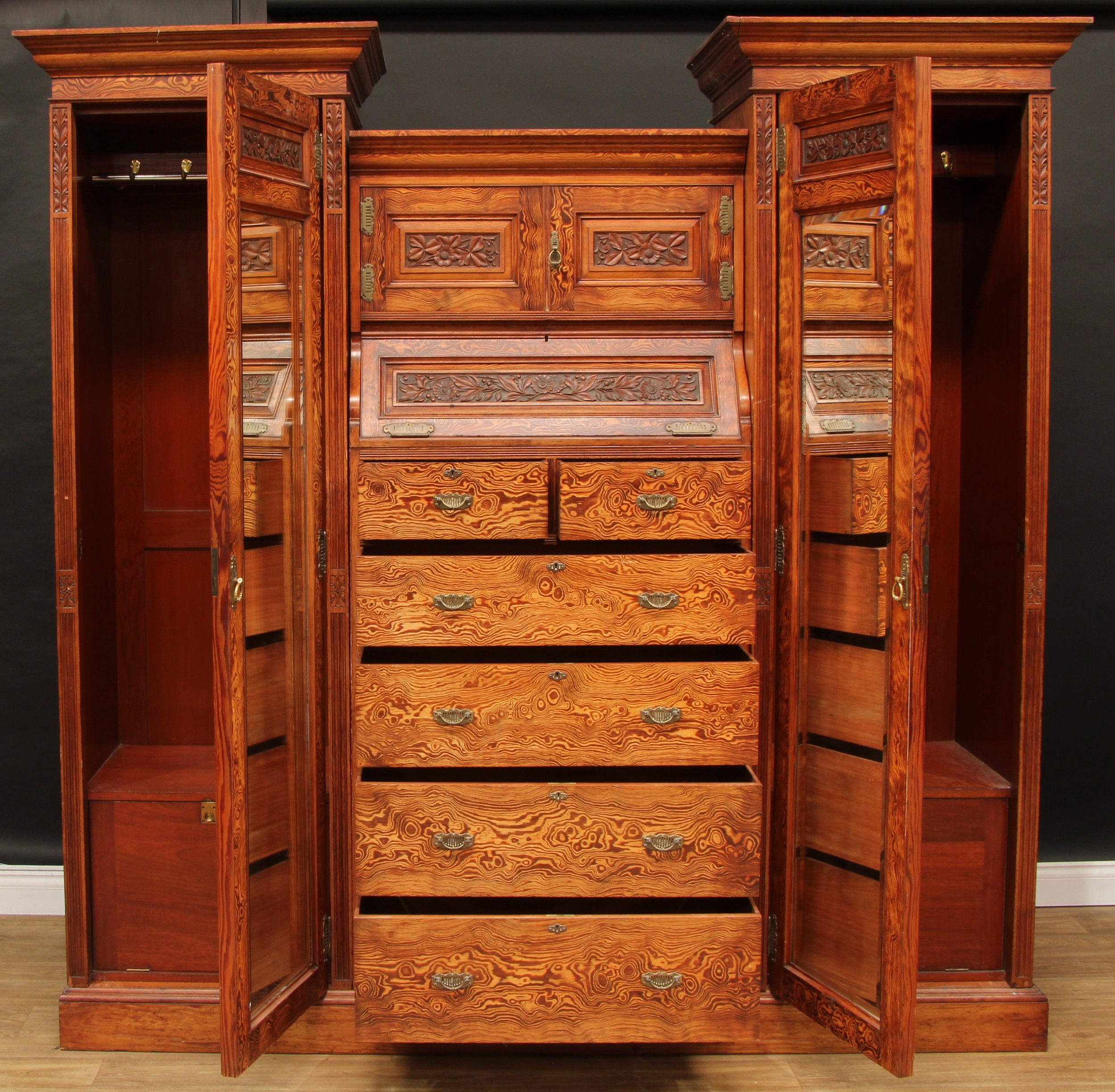 A late Victorian curly heart pine three-piece bedroom suite, by Edwards & Sons, Newcastle (Staff), - Bild 4 aus 12