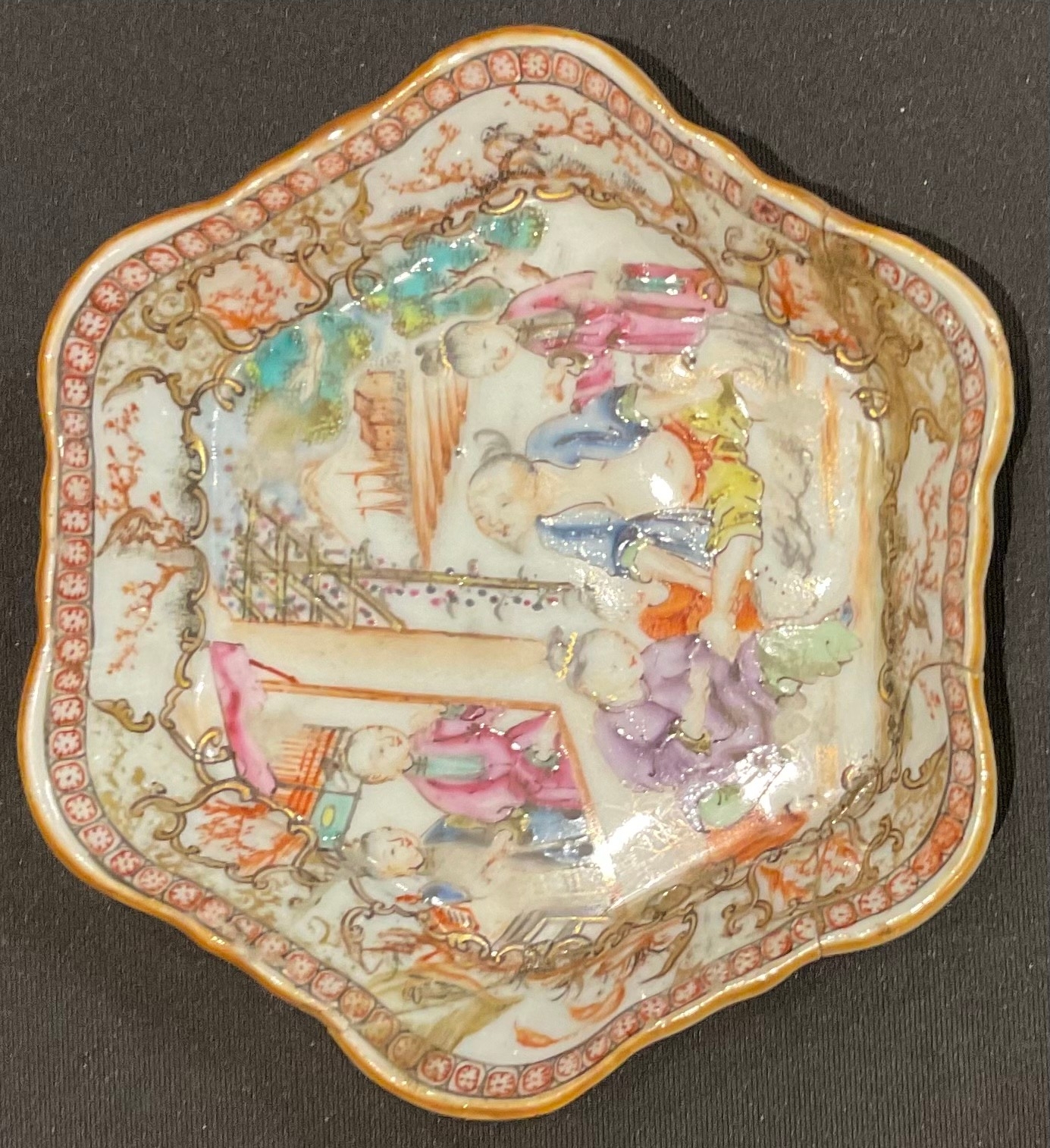 An 18th century Chinese shaped hexagonal spoon tray, painted in polychrome, 12.5cm diameter, c.1760