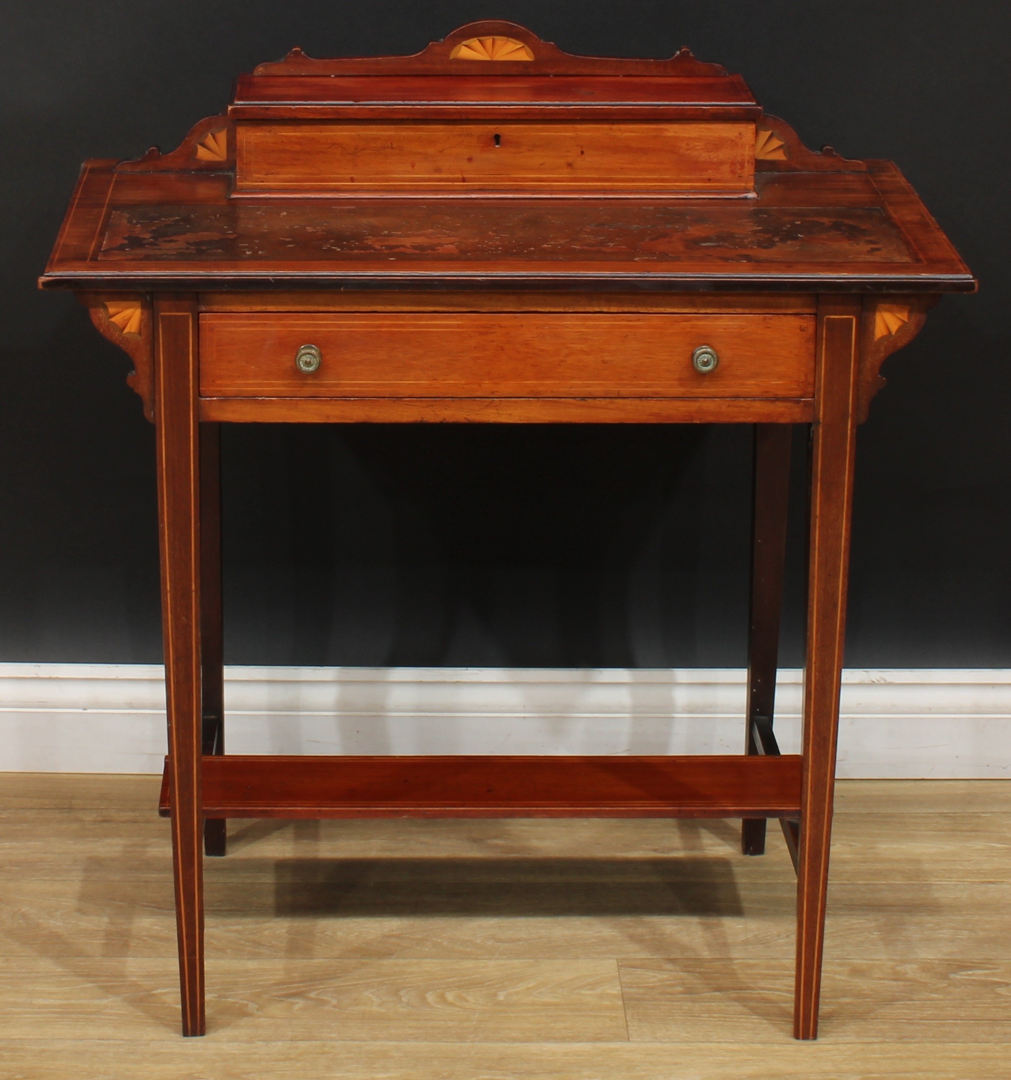An Edwardian mahogany and marquetry desk, 82cm high, 76cm wide, 44.5cm deep, c.1905