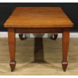 An Arts & Crafts oak extending dining table, 75cm high, 119.5cm extending to 171cm long, 98.5cm wide