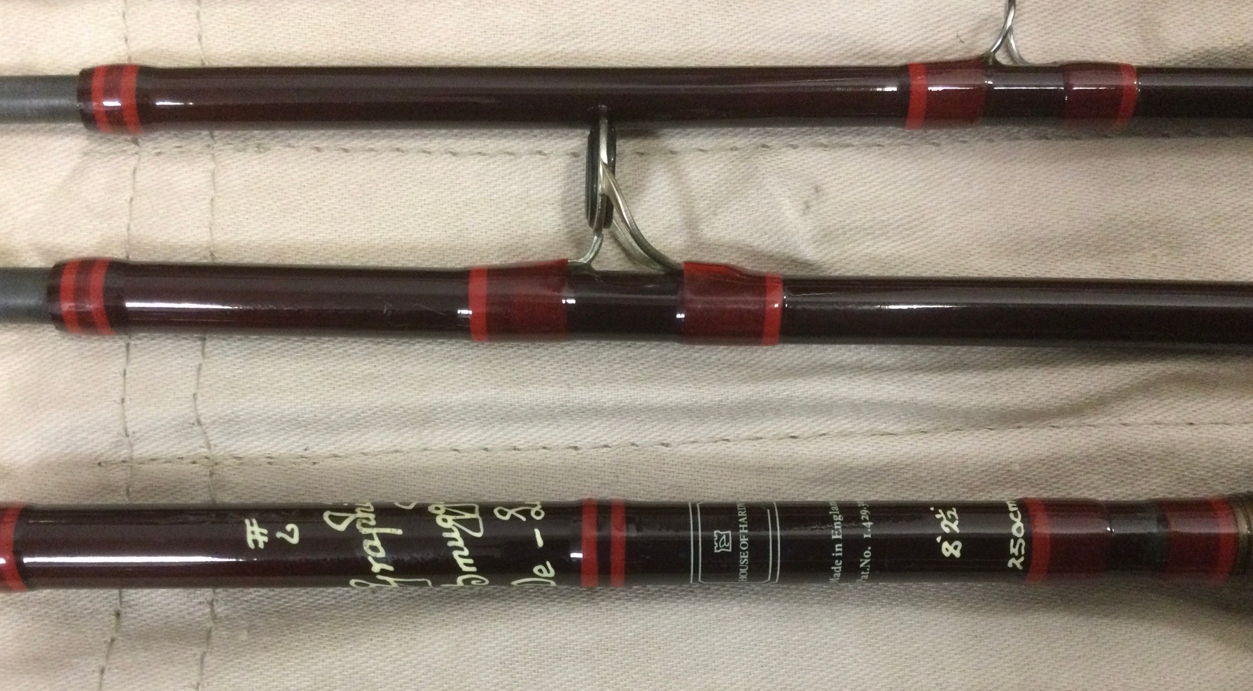 A Hardy Graphite "Smuggler" Deluxe 8' 2 ½", seven-piece travel fly rod. 1lb, serial no 112123, 250cm - Bild 2 aus 3