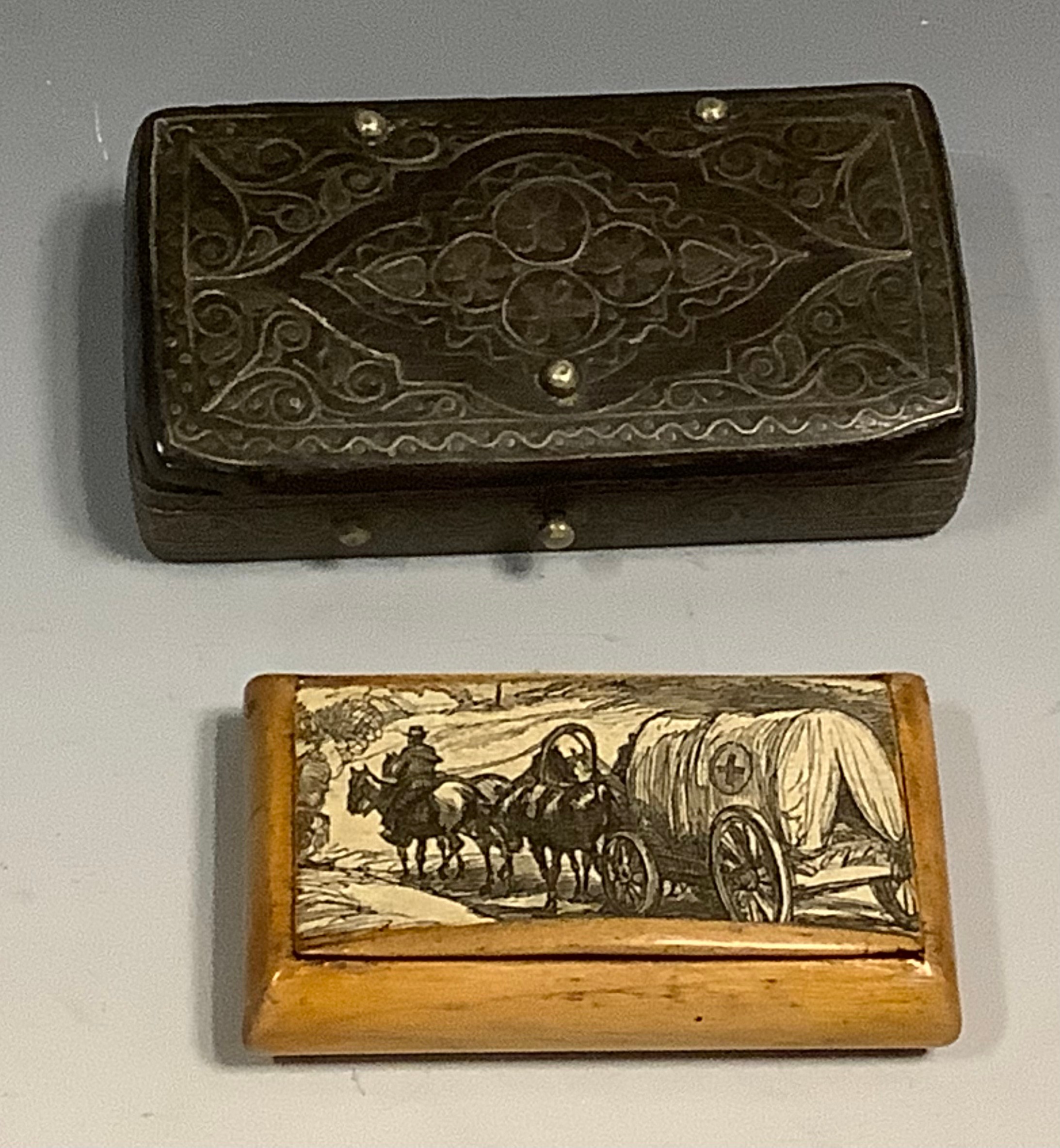 An unusual 19th century sycamore snuff box, the hinged cover decorated with an American Civil War