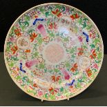 A Chinese Famille Verte plate, decorated with mons and foliage, 19.5cm diam, c.1170