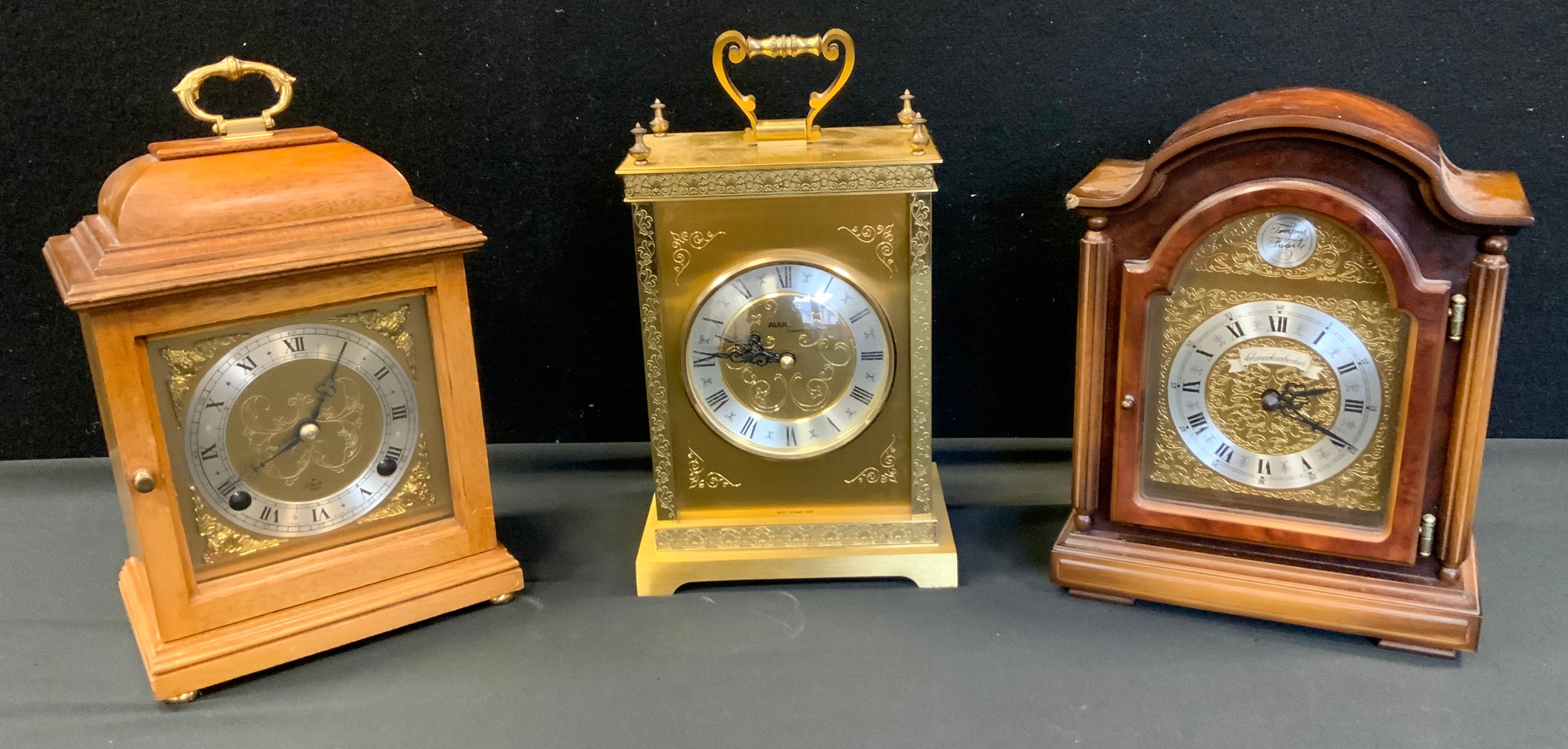 Clocks - A George III Elliot style mantel clock mahogany, twin holes, eight day movement, roman
