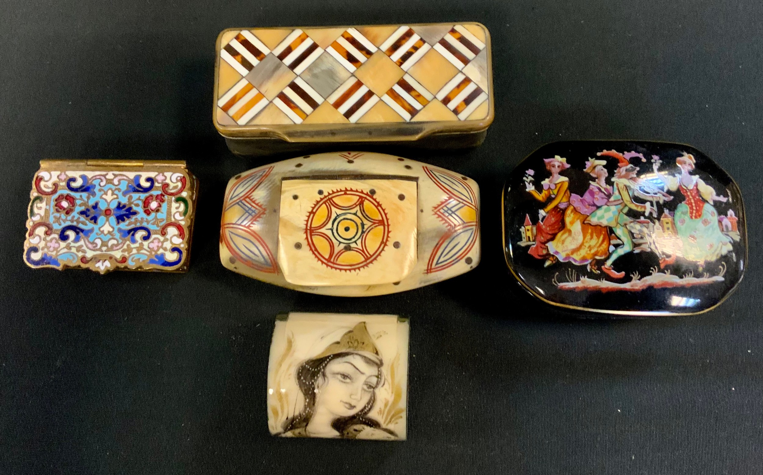 A horn snuff box; a Franklin Mint box and cover; a gilt metal and cloisonné stamp box; etc