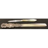 An Edwardian silver and mother of pearl folding fruit knife, Sheffield 1905; a Victorian silver