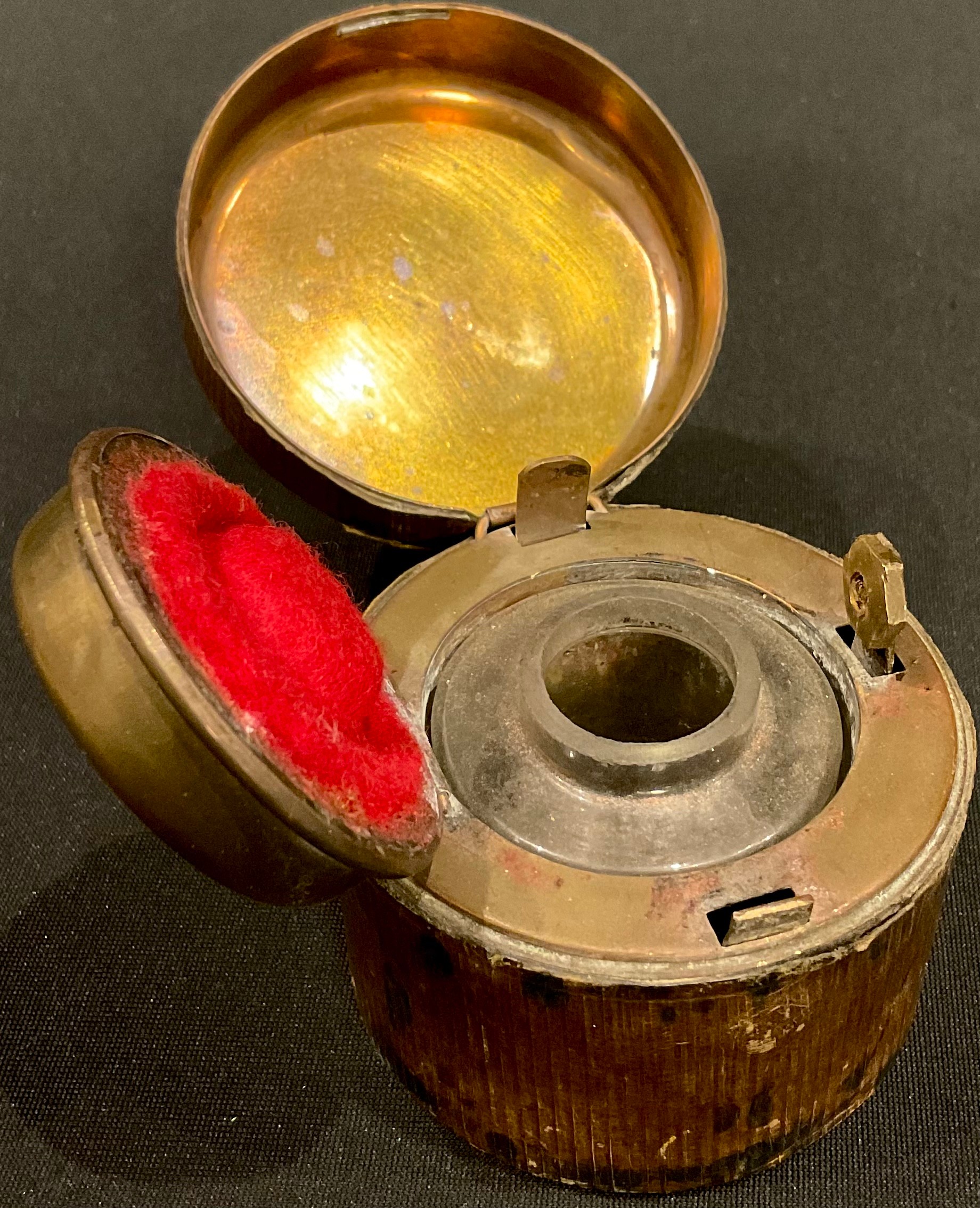 A Victorian travelling inkwell, c.1880 - Bild 2 aus 2