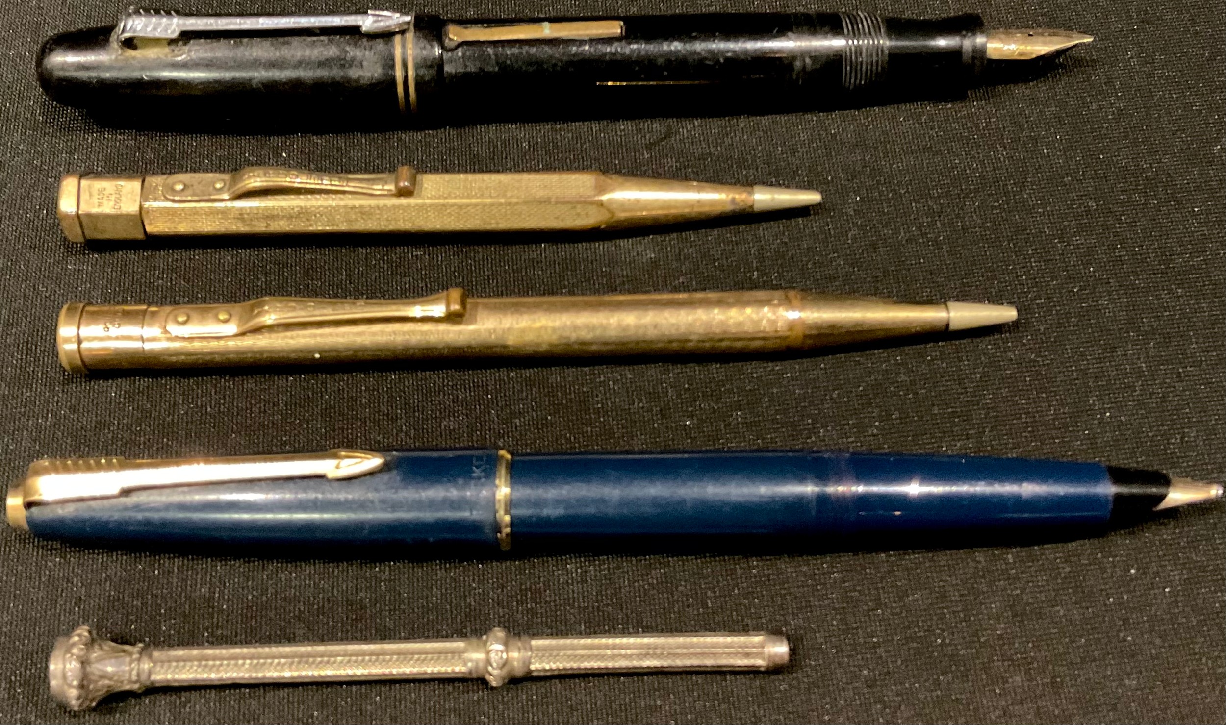 A Parker fountain pen; another; two rolled gold pencils; seal top pencil (5)