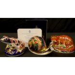 A Royal Crown Derby paperweight, Garden Snail, limited edition, 3729/4500, gold stopper,