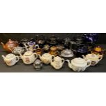 Teapots - 19th century and later Staffordshire, Jackfield type vitreous black glazed teapots, tea