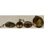 A late 19th century gold mounted oval moss agate brooch with safety chain, 4cm wide, unmarked; a