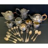 Silver plate and metalware - a Homeland pewter arts and crafts style three piece tea set; silver