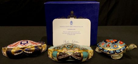 A Royal Crown Derby paperweight, Cromer Crab, Royal Doulton exclusive, gold stopper, signed in gold,