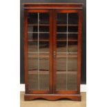 An early 20th century oak lead glazed bookcase, 136cm high, 81cm wide, 29cm deep, c.1935