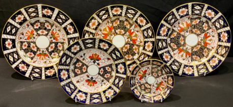 A set of three Royal Crown Derby 2451 Traditional Imari pattern dinner plates, 27cm diameter,