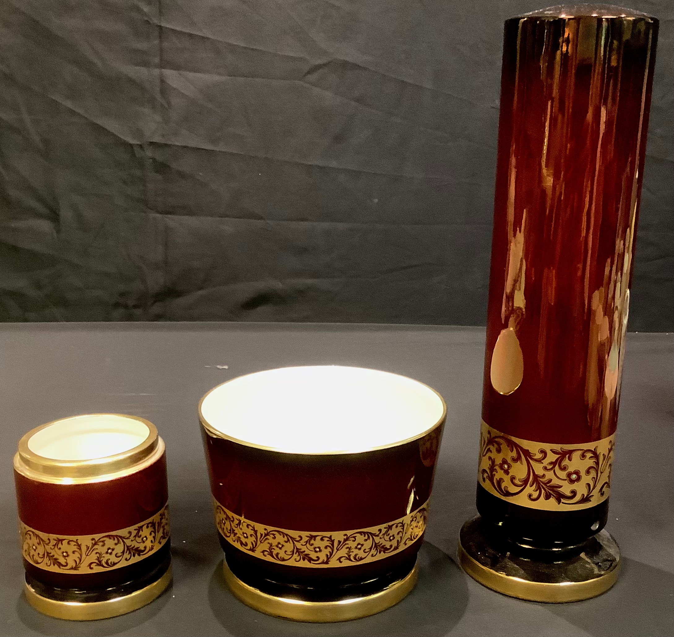 A Carlton Ware Rouge Royale lamp base, jardinière and small pot; an Art Deco Foley part tea set, - Bild 5 aus 5