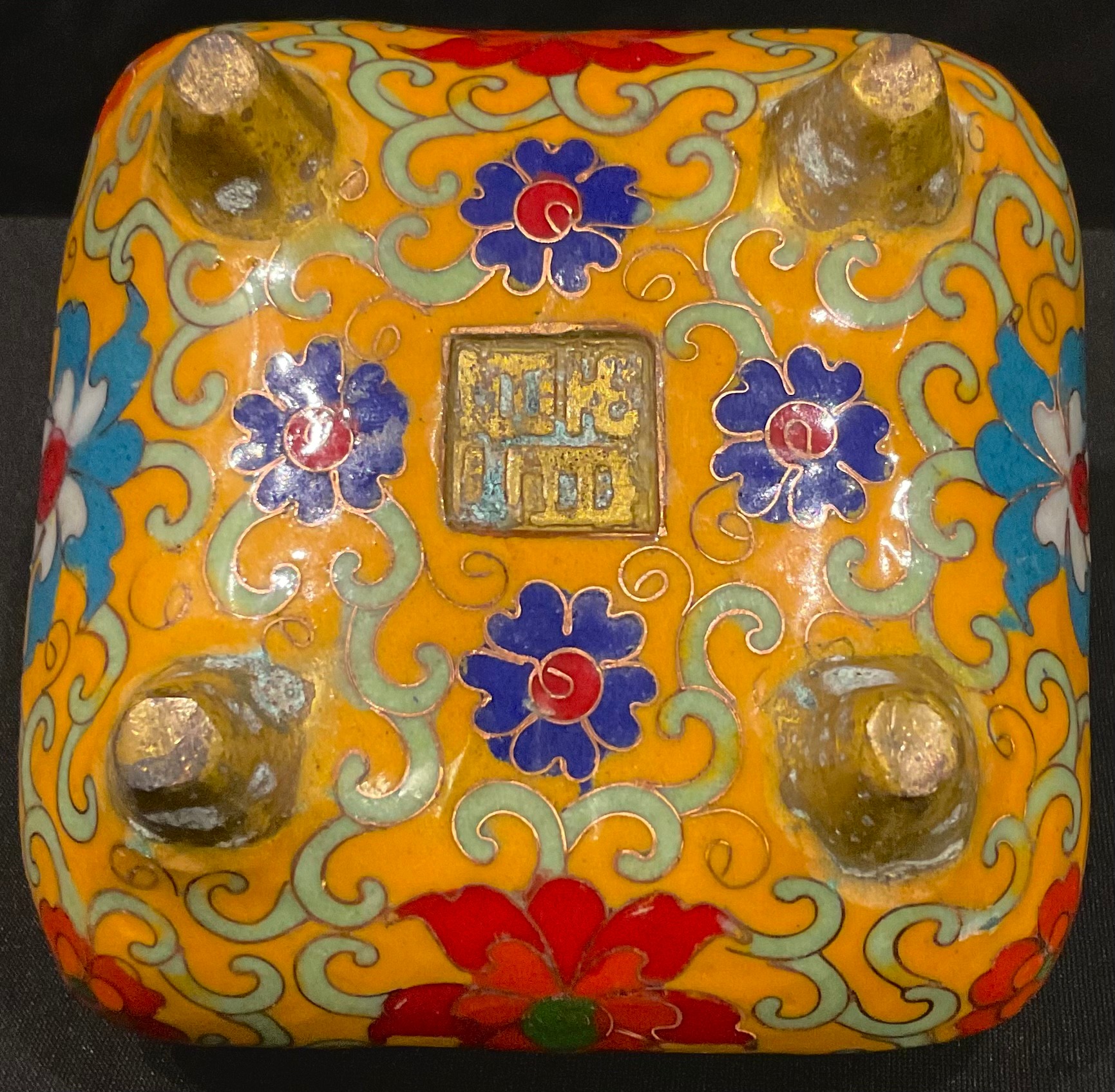 A Chinese inspired Cloisonné shaped square censer, 10.5cm wide - Bild 4 aus 4