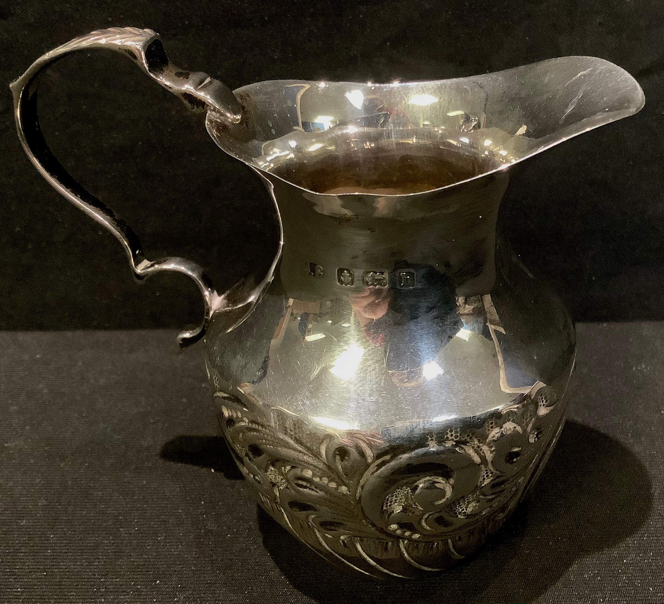 An Edwardian silver cream jug, Birmingham 1907