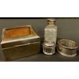 An Edwardian silver box and cover, the glazed cover with bevelled glass, Sheffield 1903, 9.5cm wide;